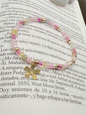 Pink Quartz beaded bracelet super dainty with gold daisy 🌼 charm